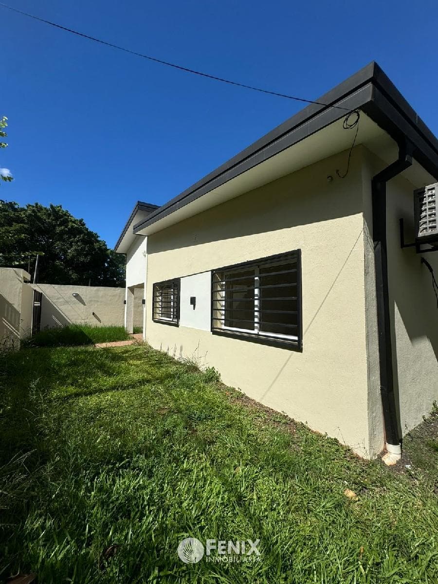 CF1196 - CASA EN VENTA Z/ AV. CABO DE HORNOS Y AV. COCOMAROLA — foto 2