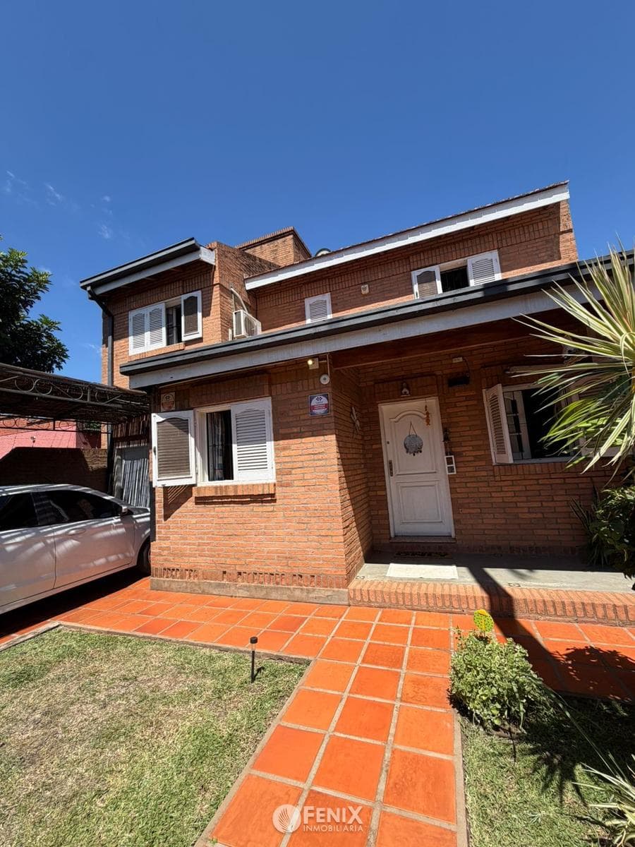 CF1336 - CASA EN VENTA - 3 DORMITORIOS - AV. STA. CATALINA Y LÓPEZ Y PLANES